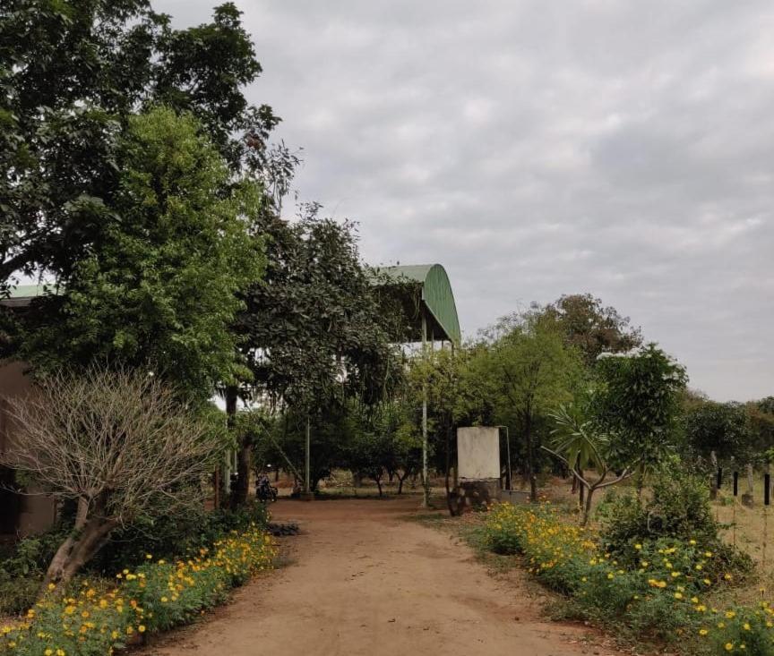Hornbill Farm Resort Haiderabad Buitenkant foto